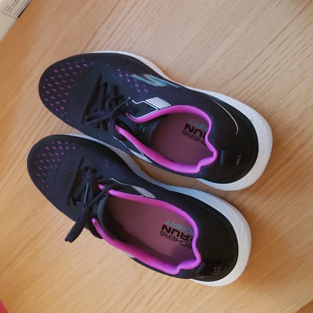 Skechers Go run Arch feet flight Goodyear sneakers